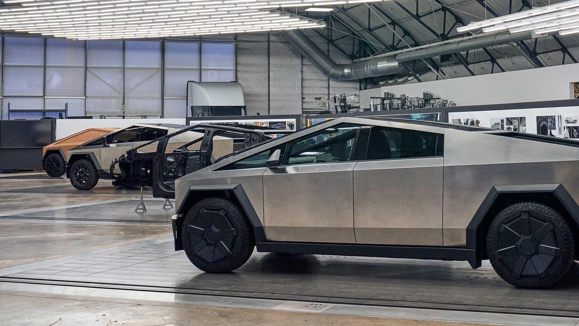 Tesla Cybertruck Studio verschillende fases bouw