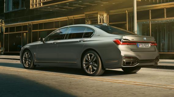 BMW M760Li