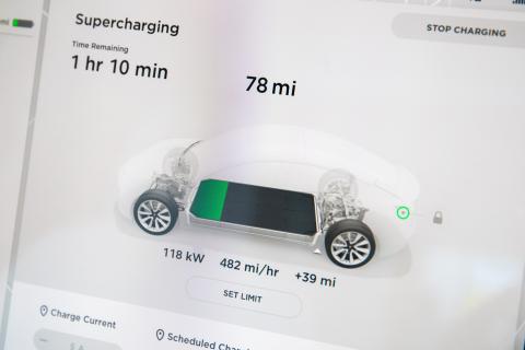 Tesla Model 3 detail scherm batterij