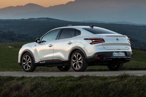 Citroën ë-C4 X Feel schuin achter