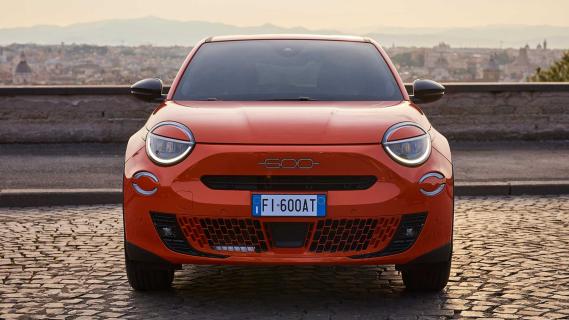 Fiat 600e (2023) voorkant