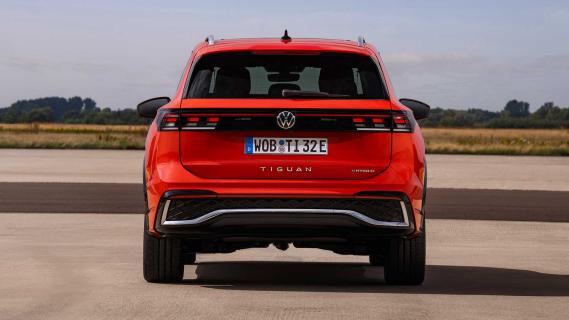 Volkswagen Tiguan 1.5 eTSI R-Line Business (2024) rood achterkant