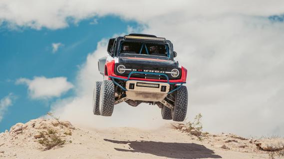 Ford Bronco DR sprong voor