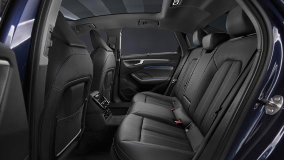 Audi A6 sedan (2025) interieur achterbank