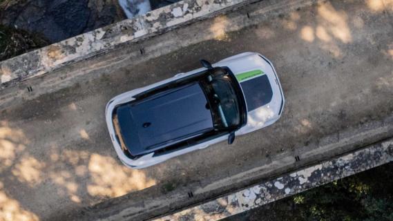 Jeep Avenger 4Xe wit (2025) bovenkant drone