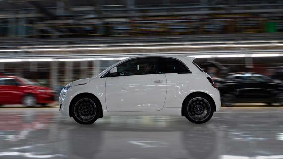 Fiat 500 Hybrid (benzine) in de fabriek in Turijn